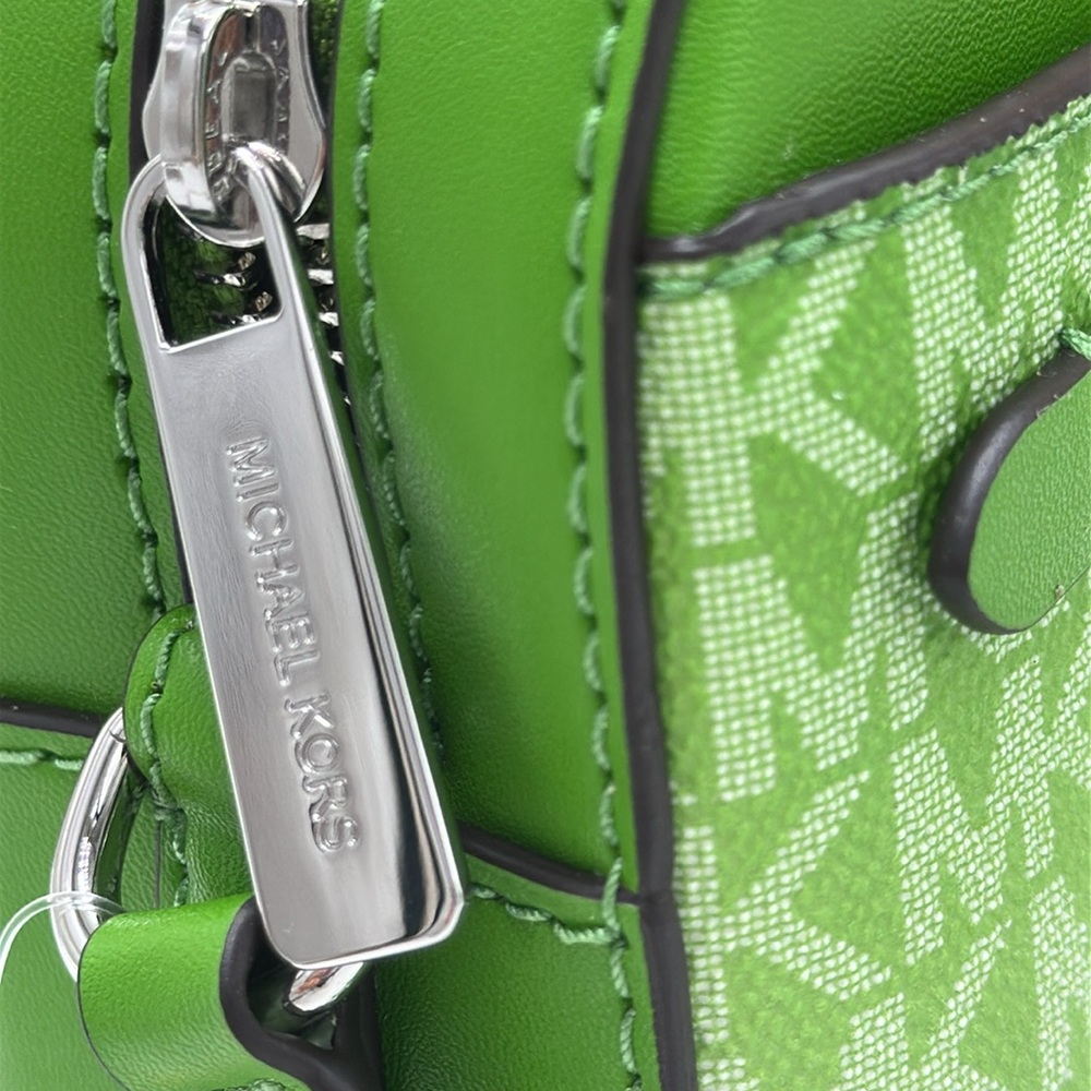 Michael Kors Jet Set Large Ombré Signature Logo Crossbody Body
Jungle Green
NWT - Picture 9 of 16